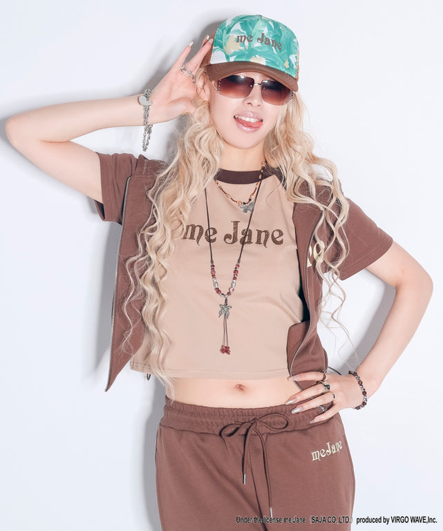 ブラウン　モデル：165cm Fサイズ着用