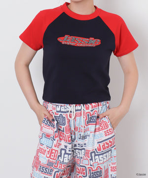 レッド　モデル：155cm Fサイズ着用