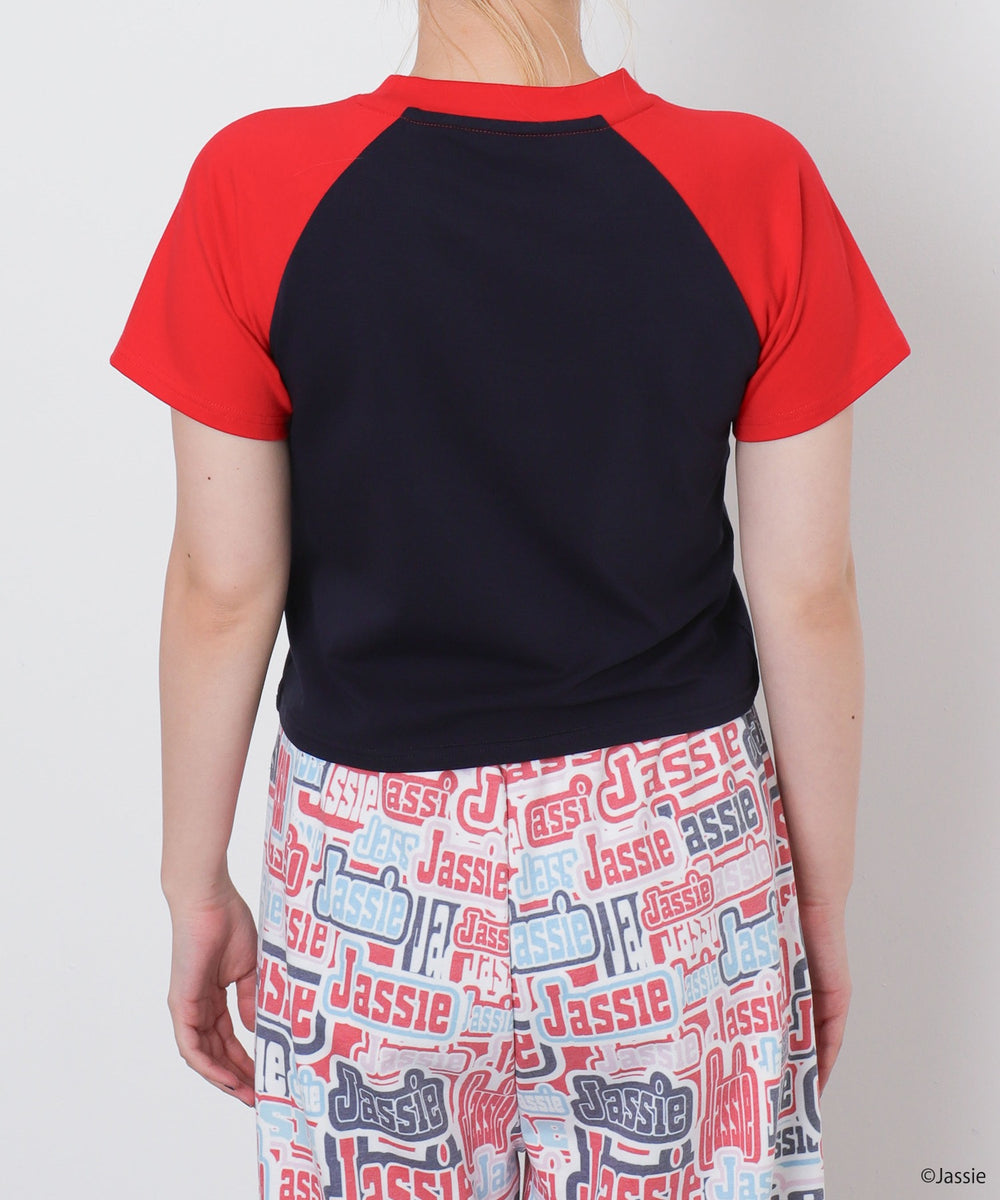 レッド　モデル：155cm Fサイズ着用