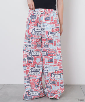 ホワイトその他　モデル：155cm Fサイズ着用