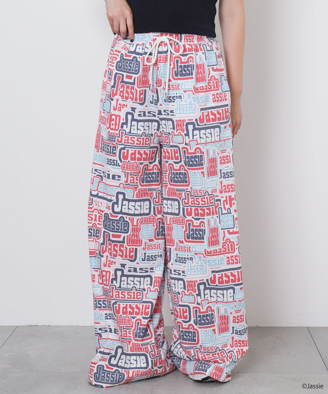 ホワイトその他　モデル：155cm Fサイズ着用