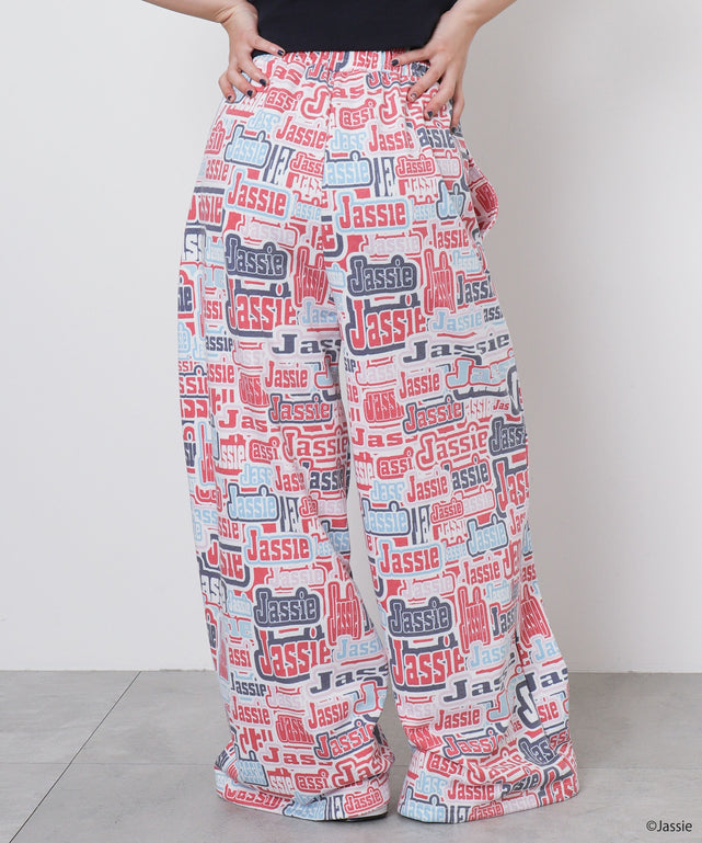 ホワイトその他　モデル：155cm Fサイズ着用