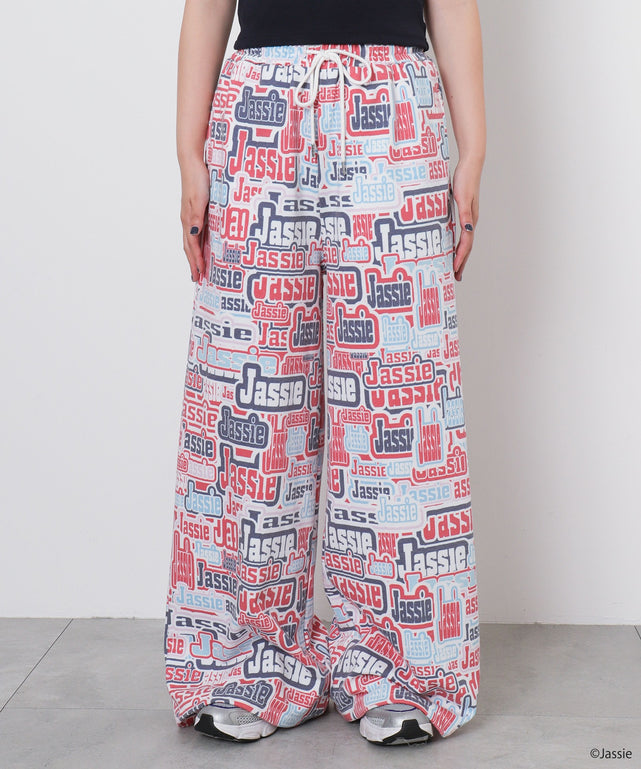 ホワイトその他　モデル：155cm Fサイズ着用