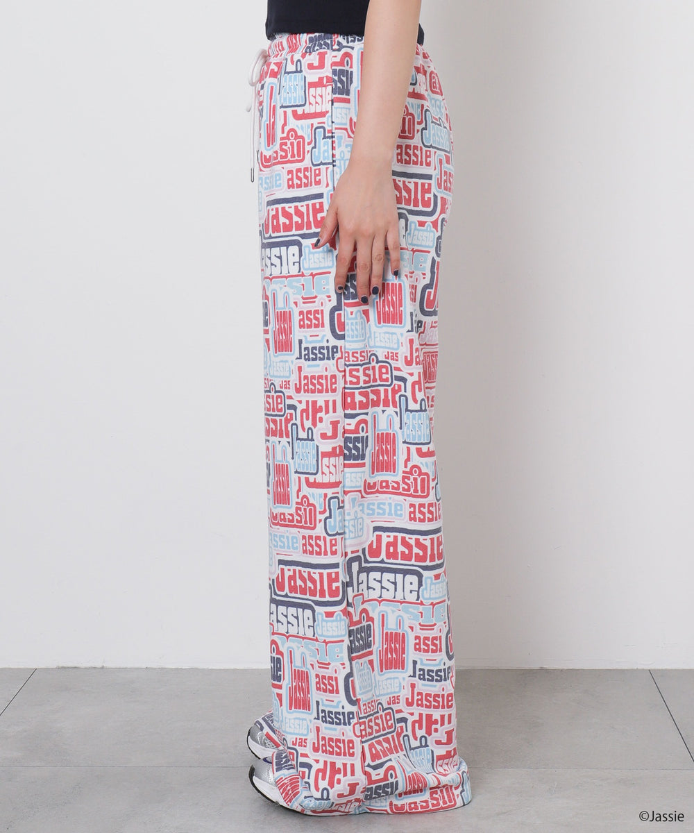 ホワイトその他　モデル：155cm Fサイズ着用