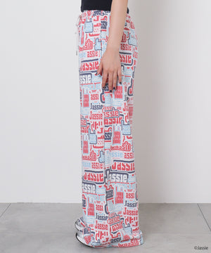 ホワイトその他　モデル：155cm Fサイズ着用