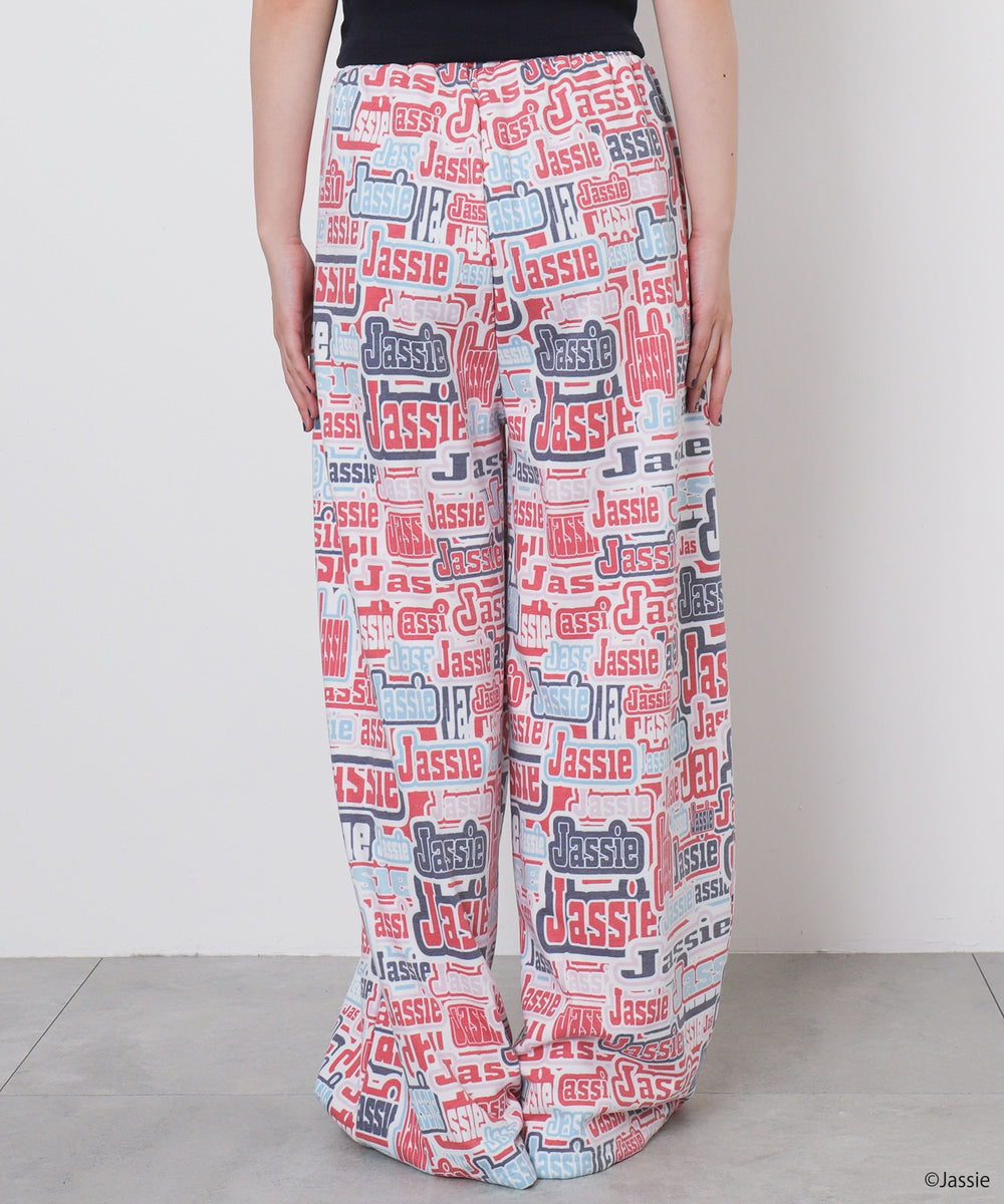 ホワイトその他　モデル：155cm Fサイズ着用