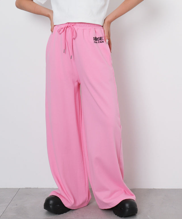 ピンク　モデル：155cm Fサイズ着用