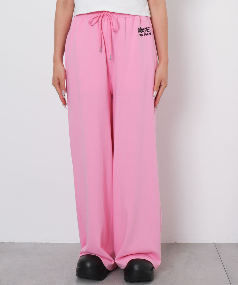 ピンク　モデル：155cm Fサイズ着用