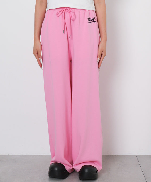 ピンク　モデル：155cm Fサイズ着用