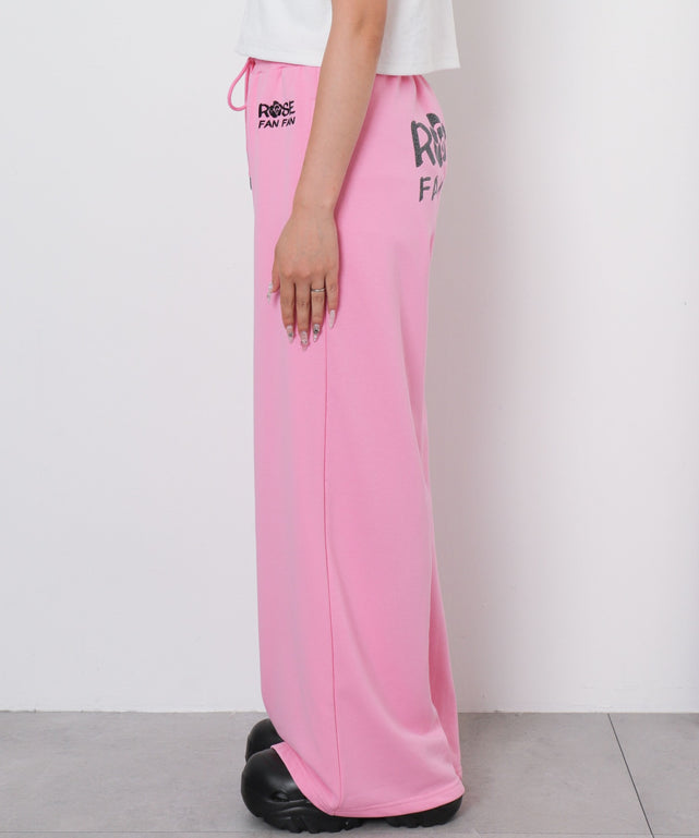 ピンク　モデル：155cm Fサイズ着用