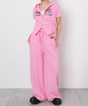 ピンク　モデル：155cm Fサイズ着用