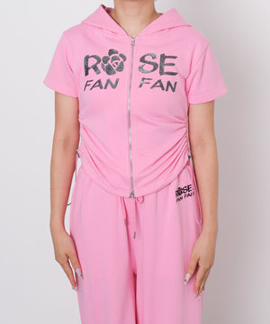 ピンク　モデル：155cm Fサイズ着用