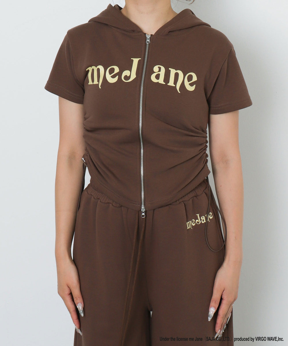 ブラウン　モデル：155cm Fサイズ着用