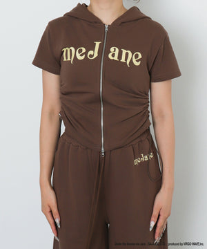 ブラウン　モデル：155cm Fサイズ着用