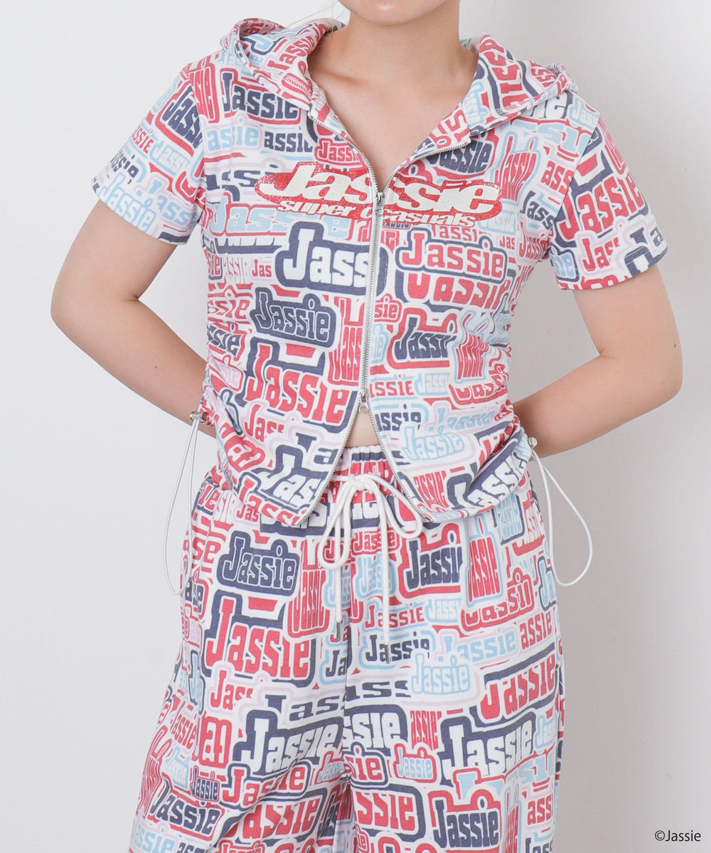 ホワイトその他　モデル：155cm Fサイズ着用