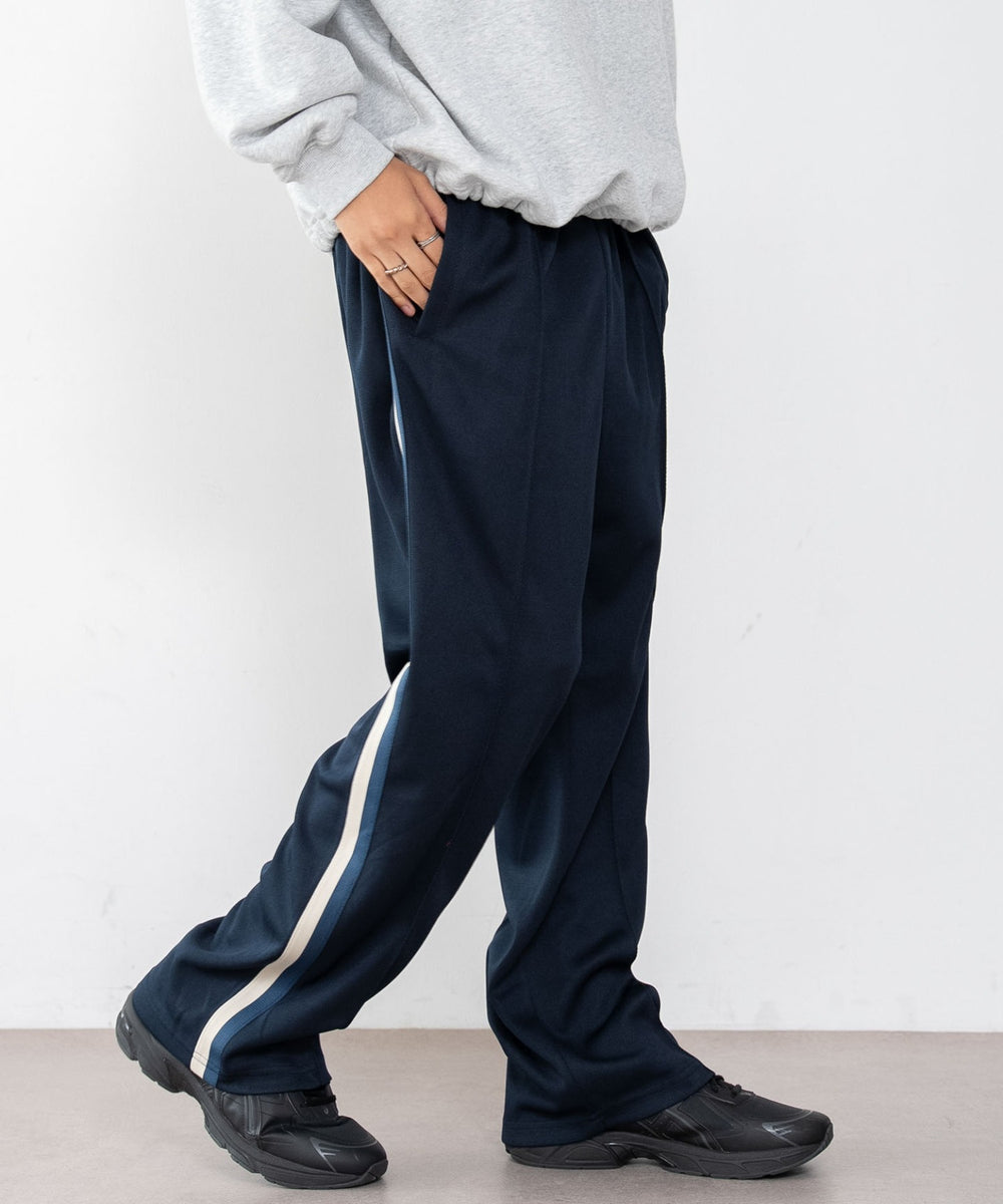 ネイビー　モデル：180cm L着用