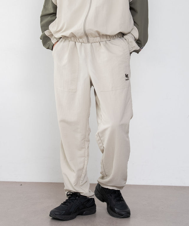 Kaepaナイロンワイドパンツ/キナリ　モデル：180cm L着用
