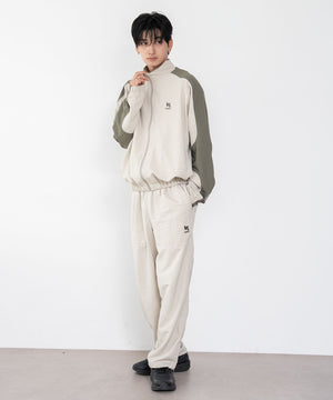 キナリ　モデル：180cm L着用