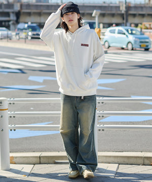 ホワイト モデル：175cm L着用