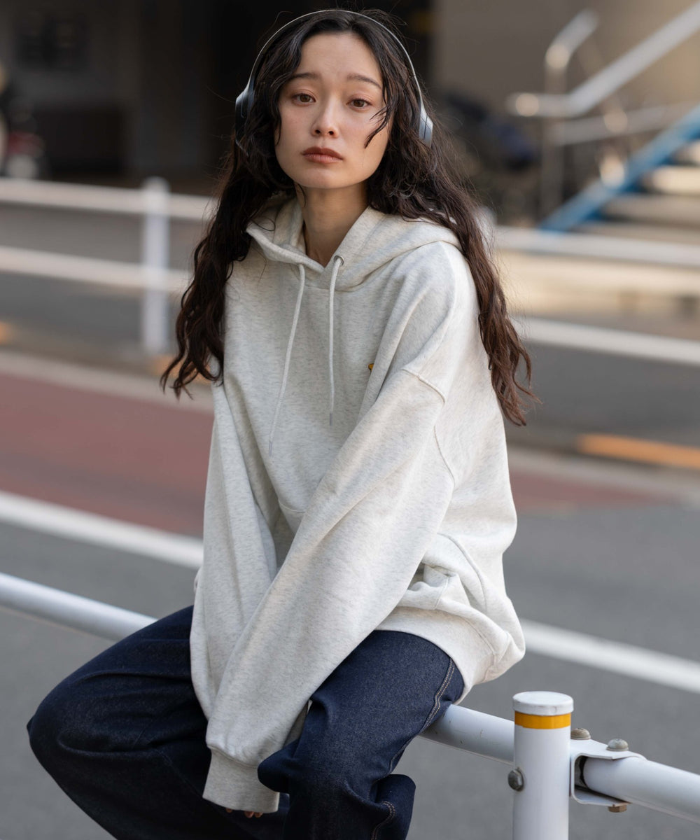 アッシュグレー モデル：161cm M着用