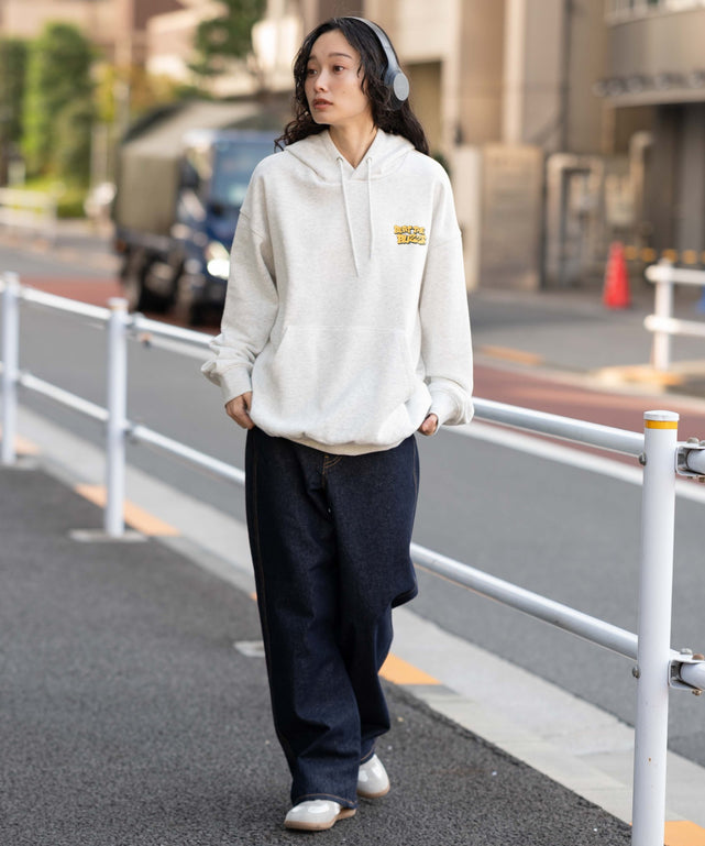 アッシュグレー モデル：161cm M着用