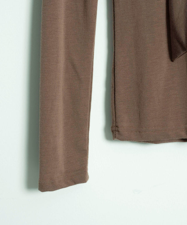 チョーカー付きUネックT