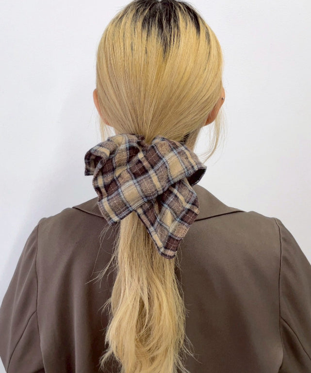 Lチェックスクエアシュシュ/ブラウンチェック１