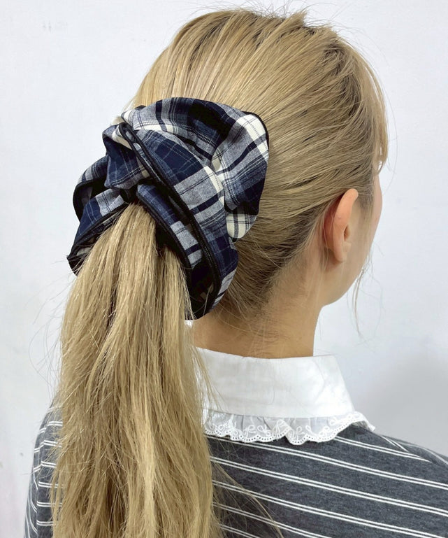 Lボリュームチェックシュシュ/ブルーチェック１