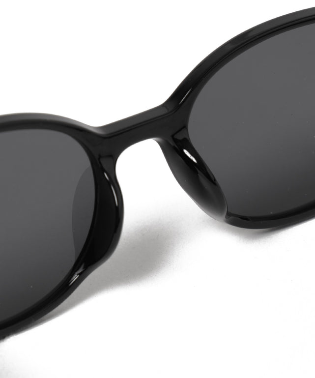 オーバルスモークレンズアイウェア