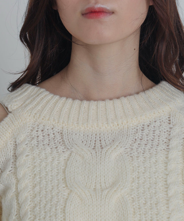 ショルダーケーブルニット