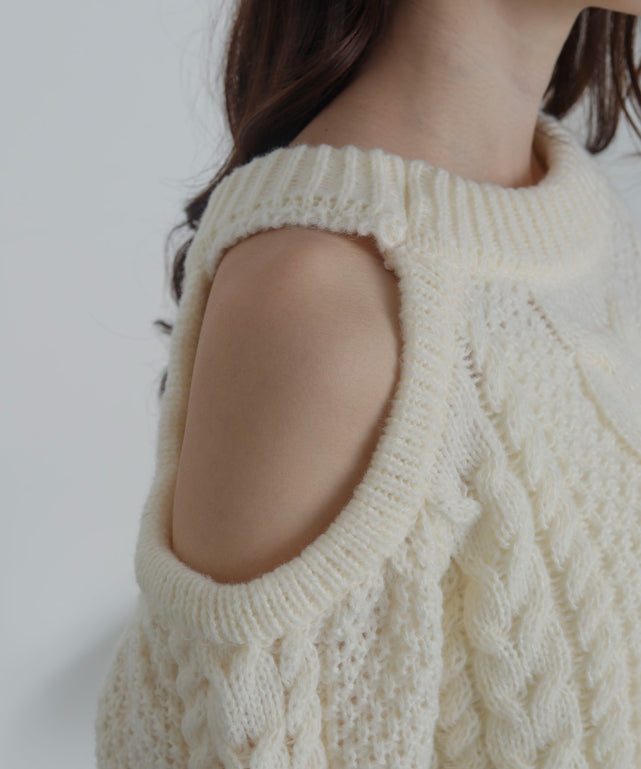 ショルダーケーブルニット