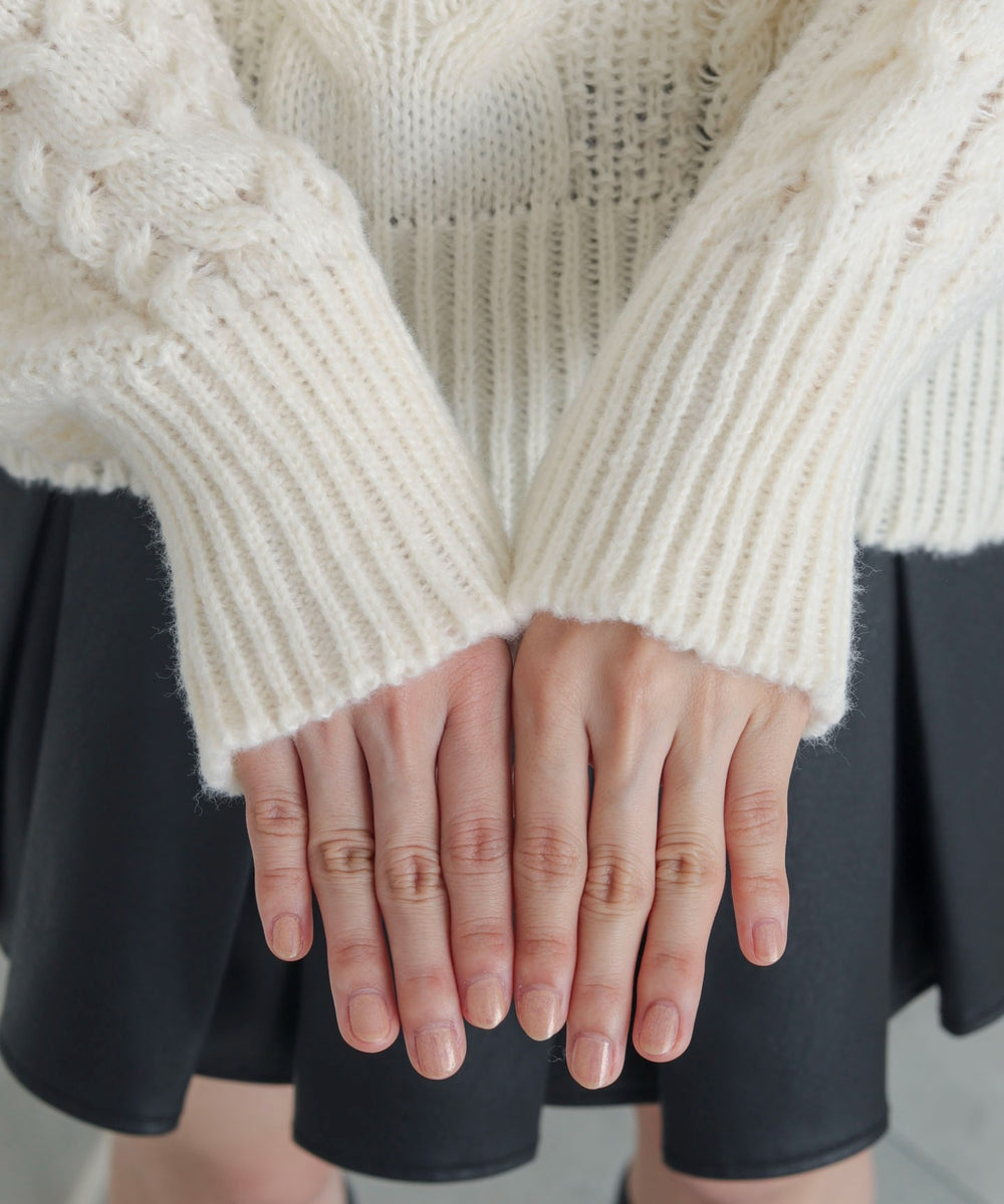 ショルダーケーブルニット