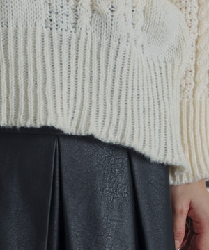 ショルダーケーブルニット