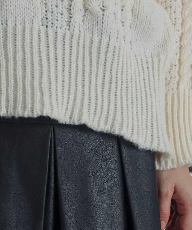 ショルダーケーブルニット