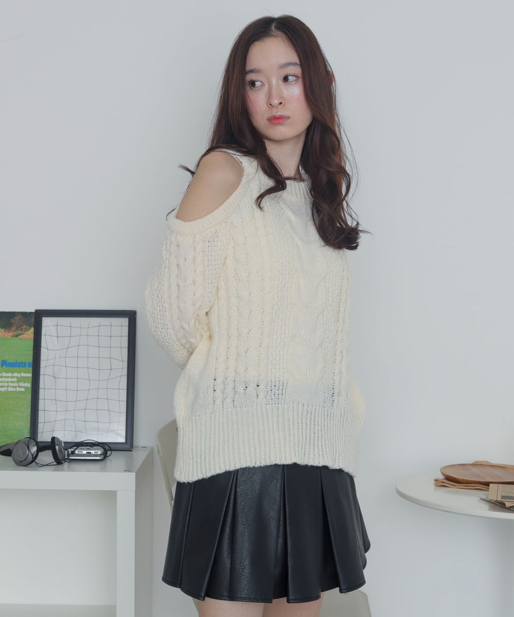 ホワイトアイボリー　モデル：163cm F着用