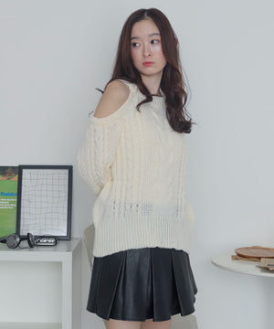 ホワイトアイボリー　モデル：163cm F着用