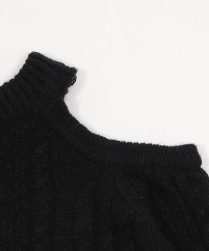 ショルダーケーブルニット