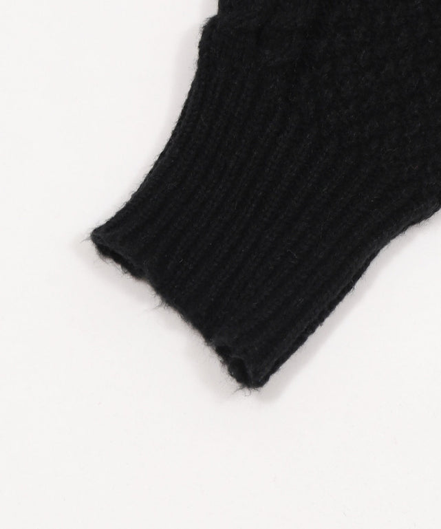 ショルダーケーブルニット