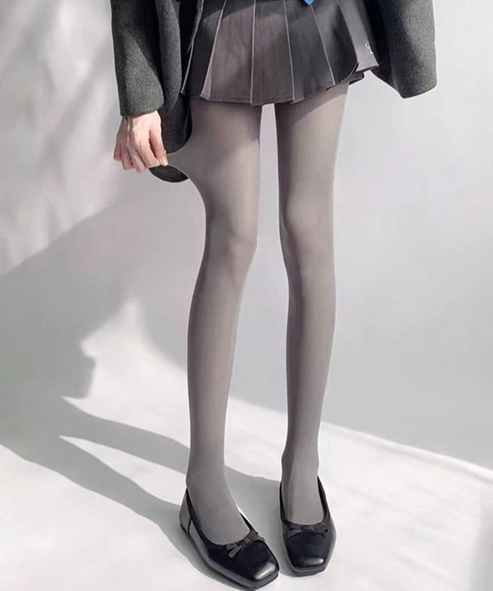 グレー