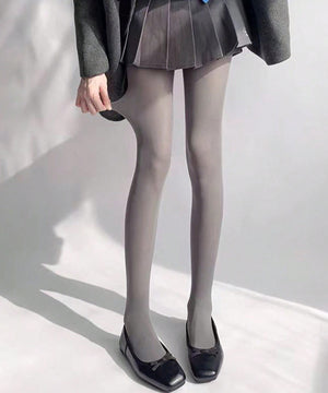 グレー