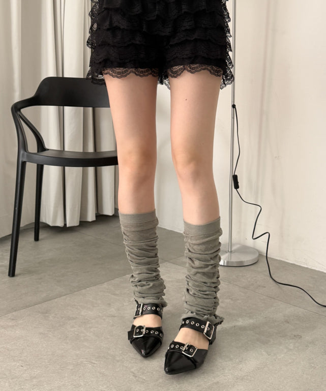 グレー