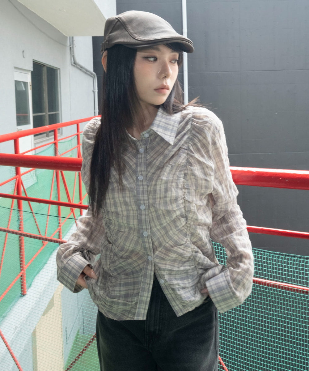 ベージュ　モデル：159cm F着用