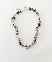 Mクロスモチーフビーズネックレス