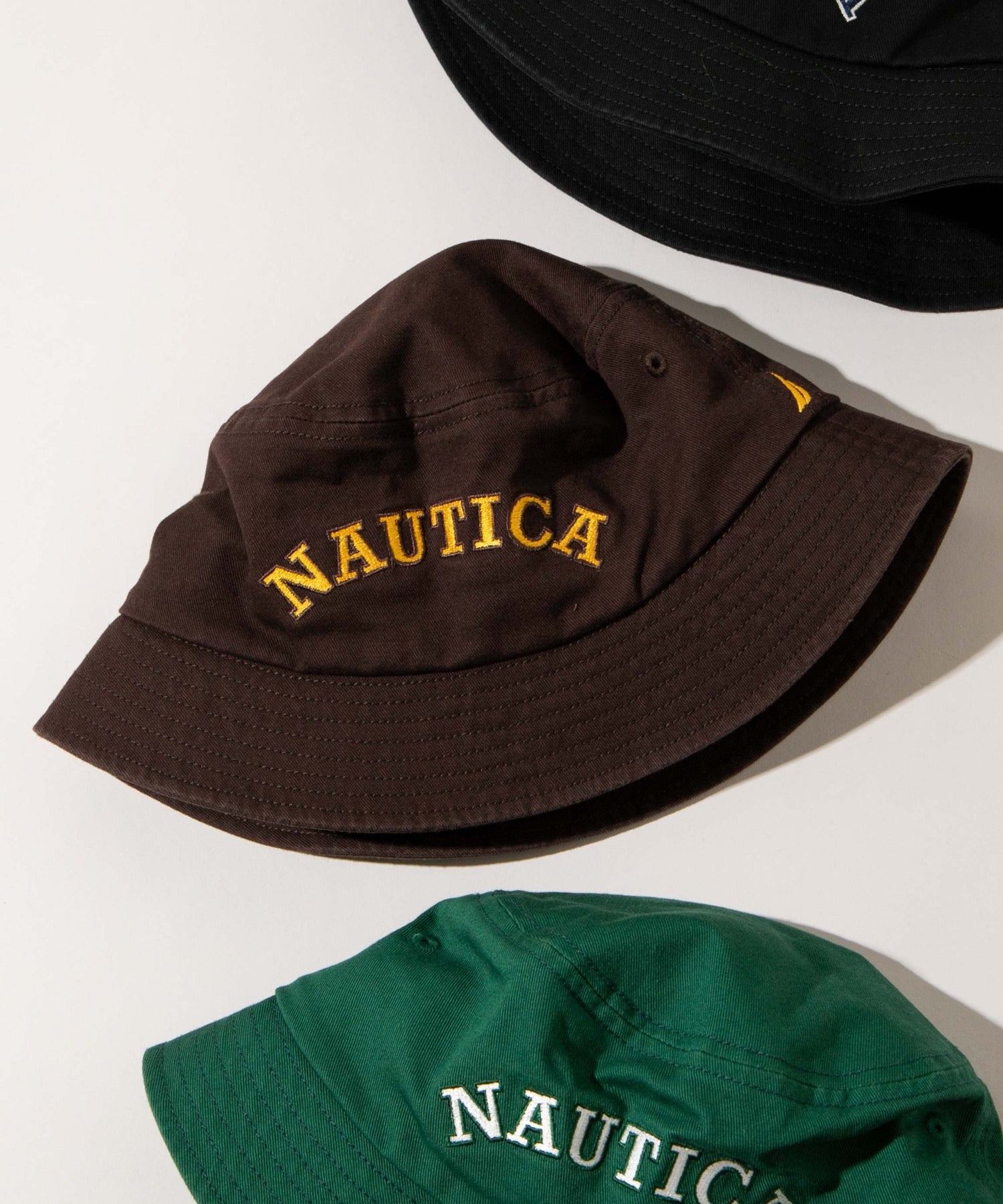 NAUTICA COLLEGE LOGO BUCKET HAT【WEB限定秋物先行10%OFF 8/21(月)11