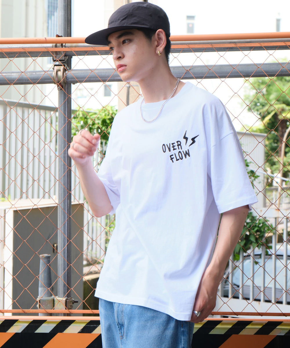 ホワイト モデル：180cm L着用