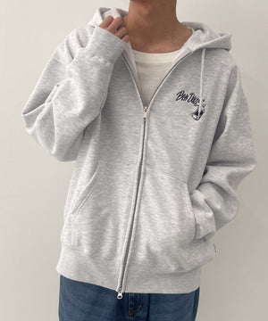 オフホワイト モデル：175cm L着用