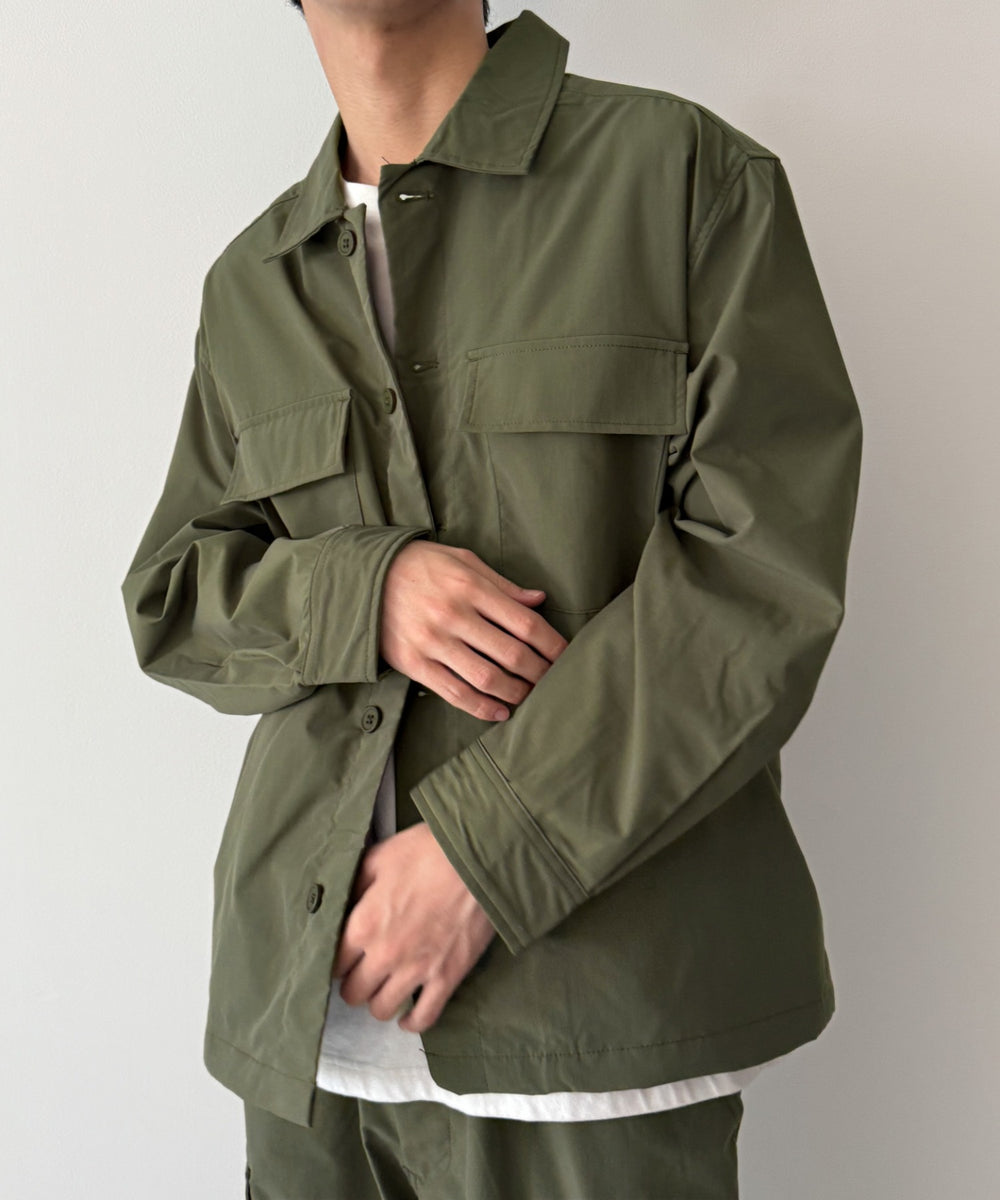 カーキ モデル：175cm L着用