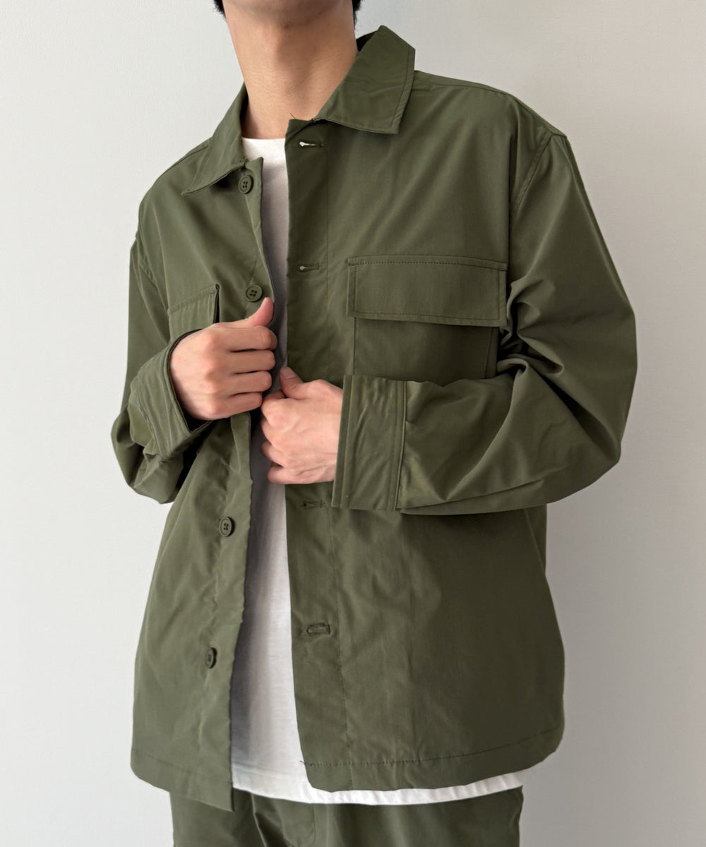 カーキ モデル：175cm L着用