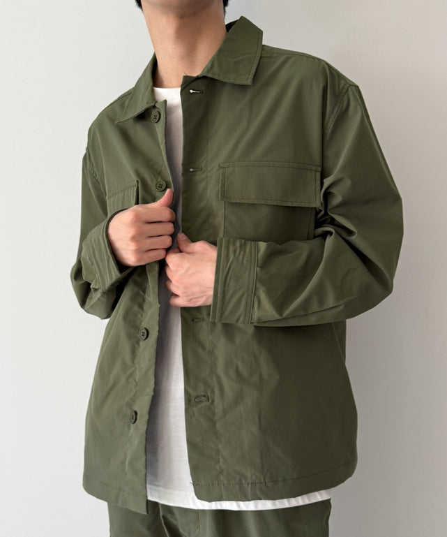 カーキ モデル：175cm L着用