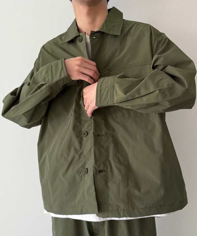 カーキ モデル：175cm L着用